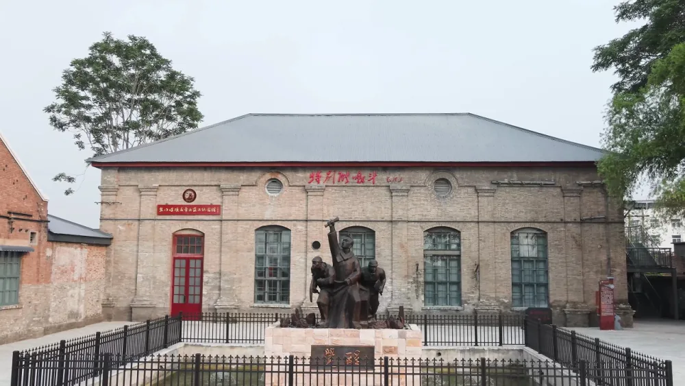 实拍 反帝大罢工纪念馆与烽火群雕